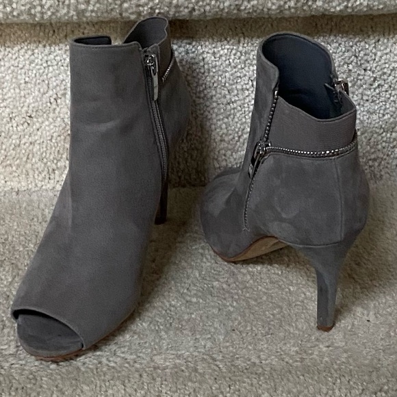 Marc Fisher Shoes - MARC FISHER SHOES/MARC FISHER ANKLE HEEL BOOTS/ SERINITY/GRAY/SIZE 7.5 M/EUC